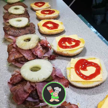 En ZIGGY II Hamburguesa tocino y piña